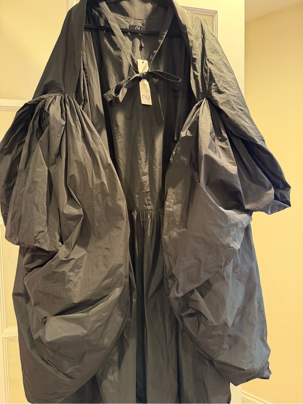 Oversized NU Taffeta Baloon Puff-Sleeve Cape